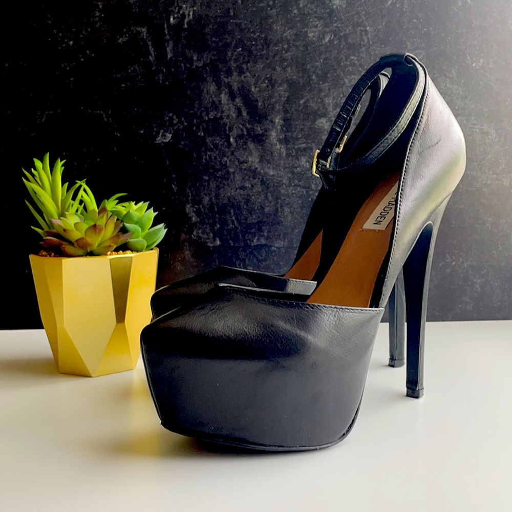 Steve Madden Deeny Pump